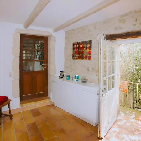 2 Bedroom Nice In Restitut * Saint-Restitut