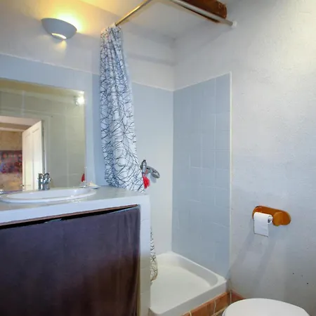 בית נופש 2 Bedroom Nice In Restitut Saint-Restitut