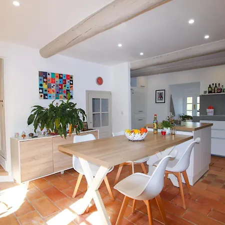 2 Bedroom Nice In Restitut בית נופש Saint-Restitut