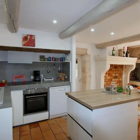 2 Bedroom Nice In Restitut בית נופש *
